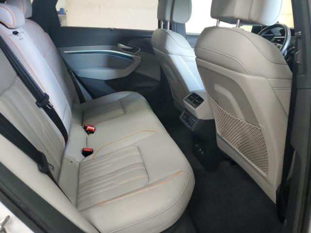 WA16AAGE8RB032446 - 2024 AUDI Q8 E-TRON PRESTIGE WHITE photo 11