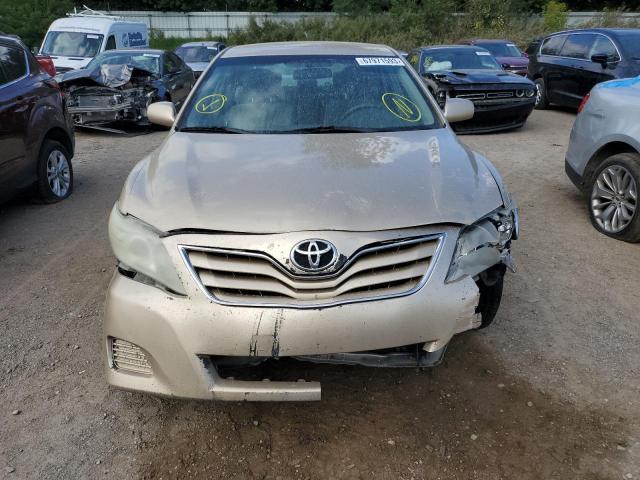 4T1BF3EK6BU704469 - 2011 TOYOTA CAMRY BASE GOLD photo 5