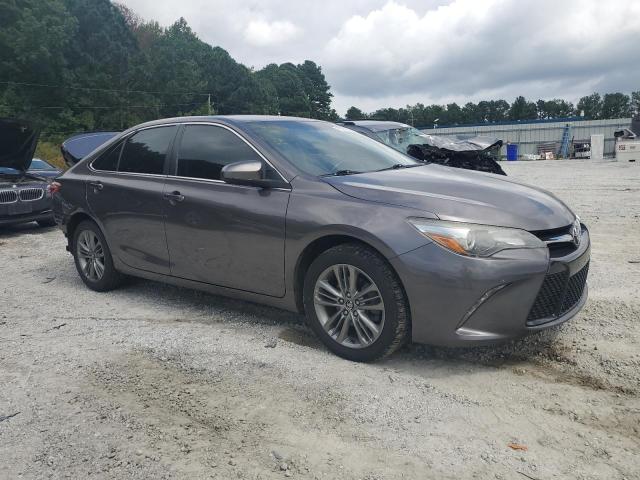 4T1BF1FKXHU690913 - 2017 TOYOTA CAMRY LE 灰色 照片 4