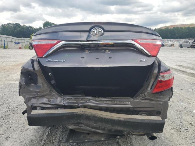 4T1BF1FKXHU690913 - 2017 TOYOTA CAMRY LE 灰色 照片 6