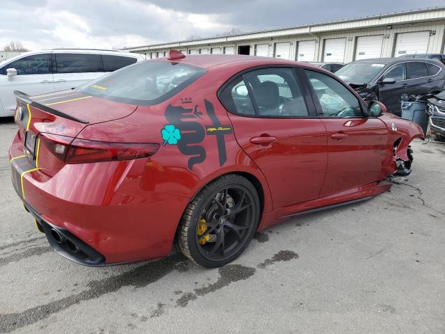 ZARFAEAV3J7579966 - 2018 ALFA ROMEO GIULIA QUADRIFOGLIO RED photo 3