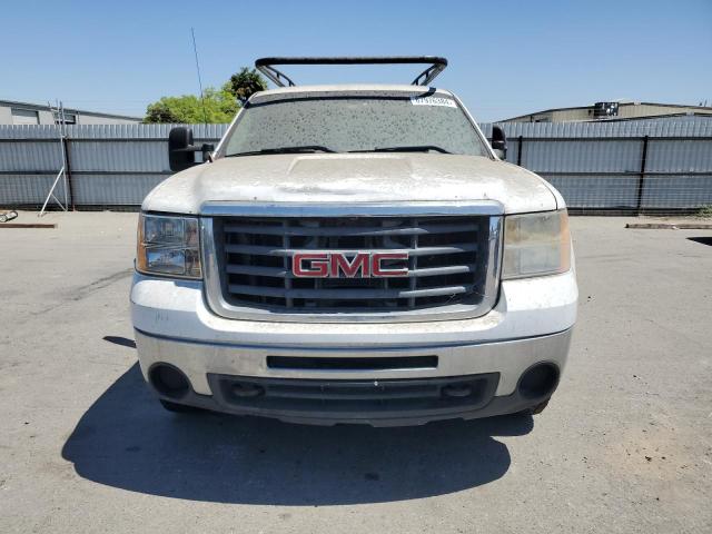 1GTHC23K38F223936 - 2008 GMC SIERRA C2500 HEAVY DUTY WHITE photo 5