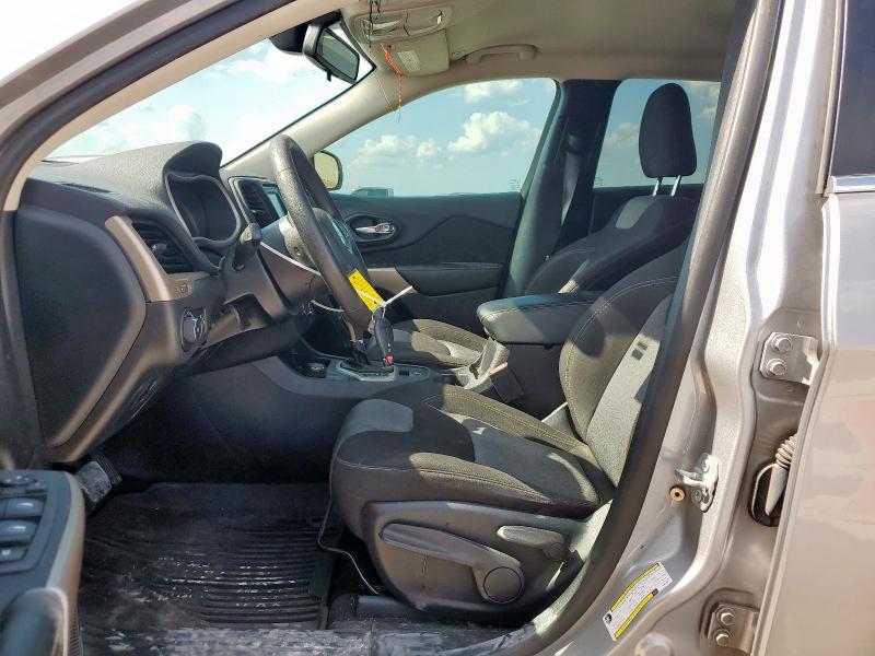 1C4PJMCB6JD529317 - 2018 JEEP CHEROKEE LATITUDE 银色 照片 7