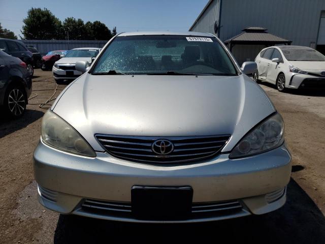 4T1BE32K35U080156 - 2005 TOYOTA CAMRY LE SILVER photo 5