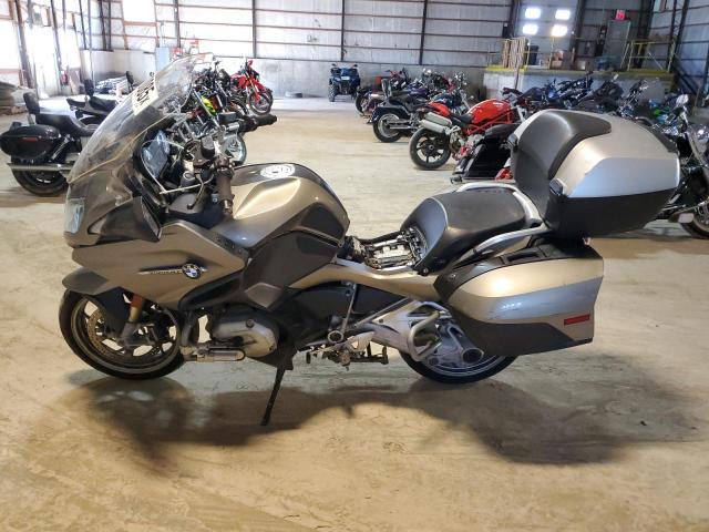 WB10A1300GZ193896 - 2016 BMW R1200 RT GRAY photo 3