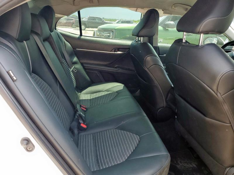 4T1G11AK6LU307540 - 2020 TOYOTA CAMRY SE WHITE photo 10