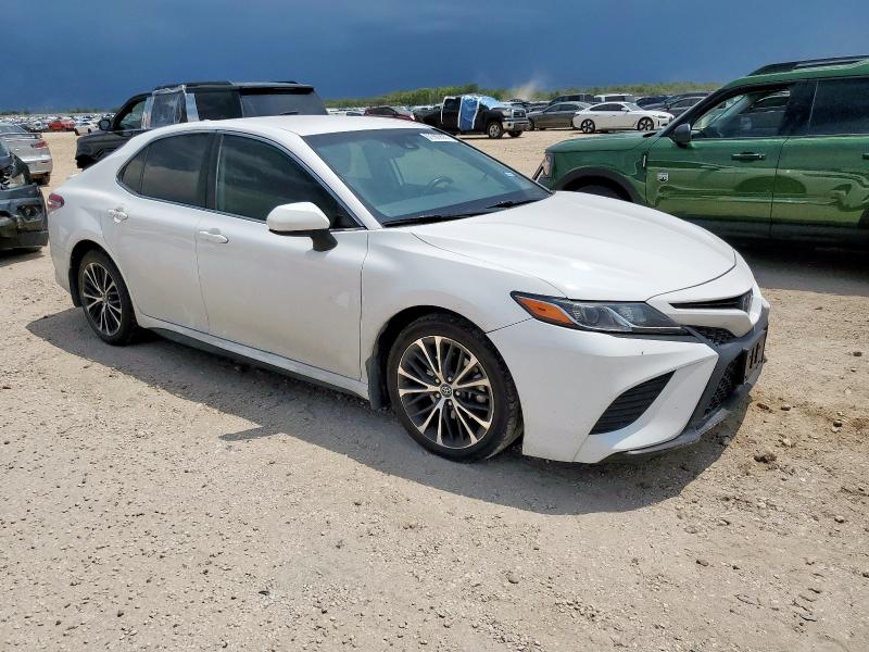 4T1G11AK6LU307540 - 2020 TOYOTA CAMRY SE WHITE photo 4