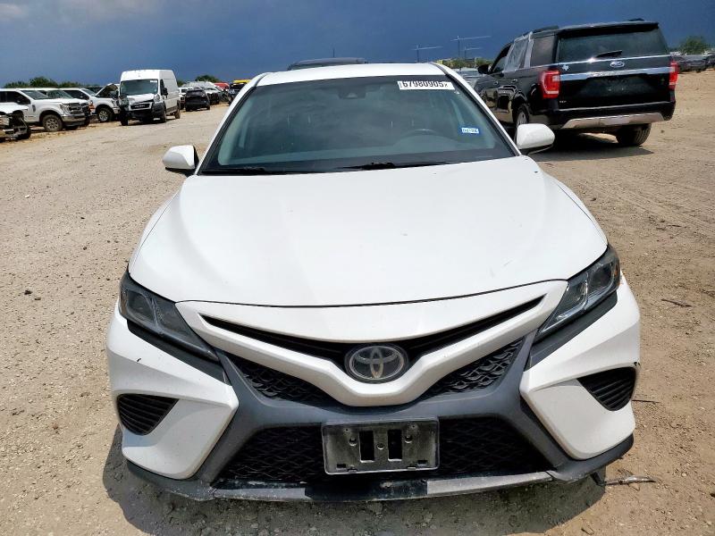 4T1G11AK6LU307540 - 2020 TOYOTA CAMRY SE WHITE photo 5