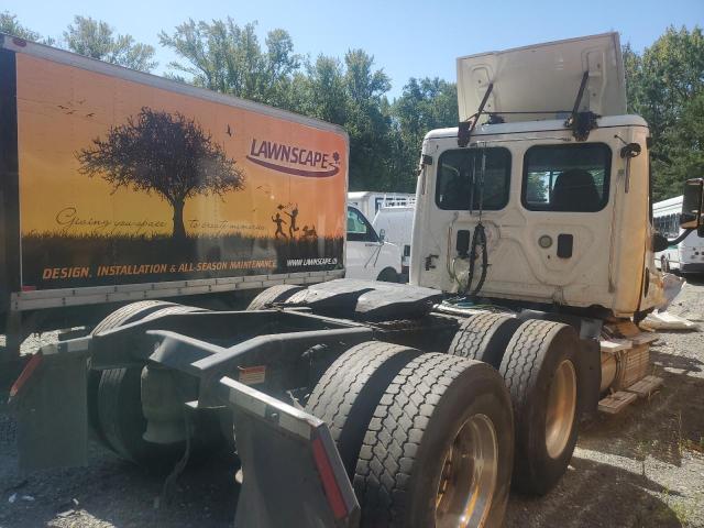 1FUJGEDR3HLJC4137 - 2017 FREIGHTLINER CASCADIA 1 თეთრი ფოტო 4