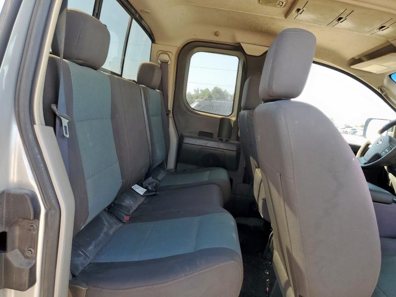 1N6AA06A04N512753 - 2004 NISSAN TITAN XE 银色 照片 10