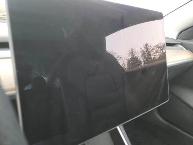 5YJ3E1EB5KF477753 - 2019 TESLA MODEL 3 Weiß Foto 9