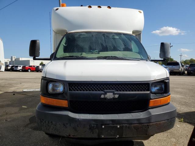 1GBJG31U271205640 - 2007 CHEVROLET G3100 WHITE photo 5