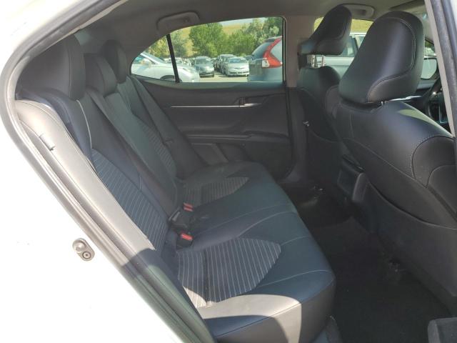 JTNB11HK2J3025611 - 2018 TOYOTA CAMRY L WHITE photo 10