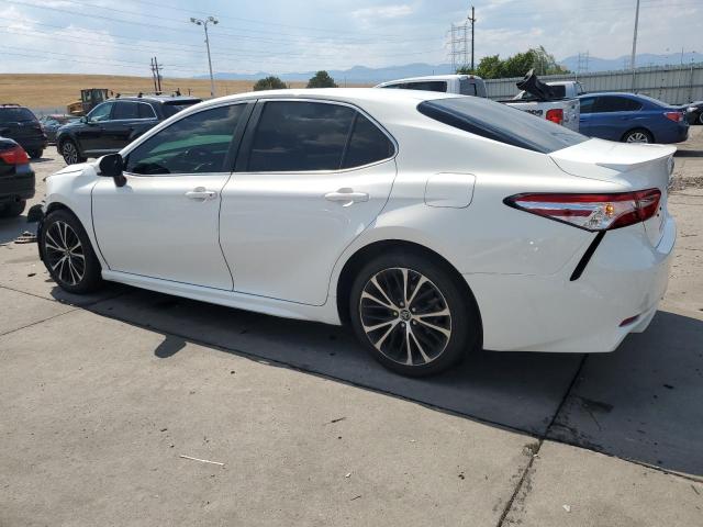 JTNB11HK2J3025611 - 2018 TOYOTA CAMRY L WHITE photo 2