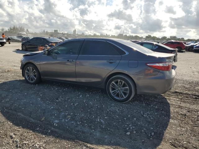 4T1BF1FK4GU226496 - 2016 TOYOTA CAMRY LE GRAY photo 2
