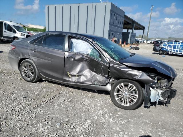 4T1BF1FK4GU226496 - 2016 TOYOTA CAMRY LE GRAY photo 4