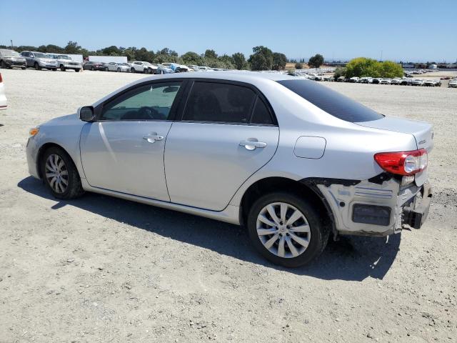 2T1BU4EE9DC962835 - 2013 TOYOTA COROLLA BASE SILVER photo 2