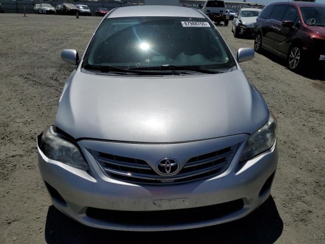 2T1BU4EE9DC962835 - 2013 TOYOTA COROLLA BASE SILVER photo 5
