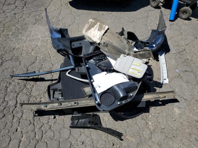 JF2SJAGC7HH552427 - 2017 SUBARU FORESTER 2.5I PREMIUM BLUE photo 13