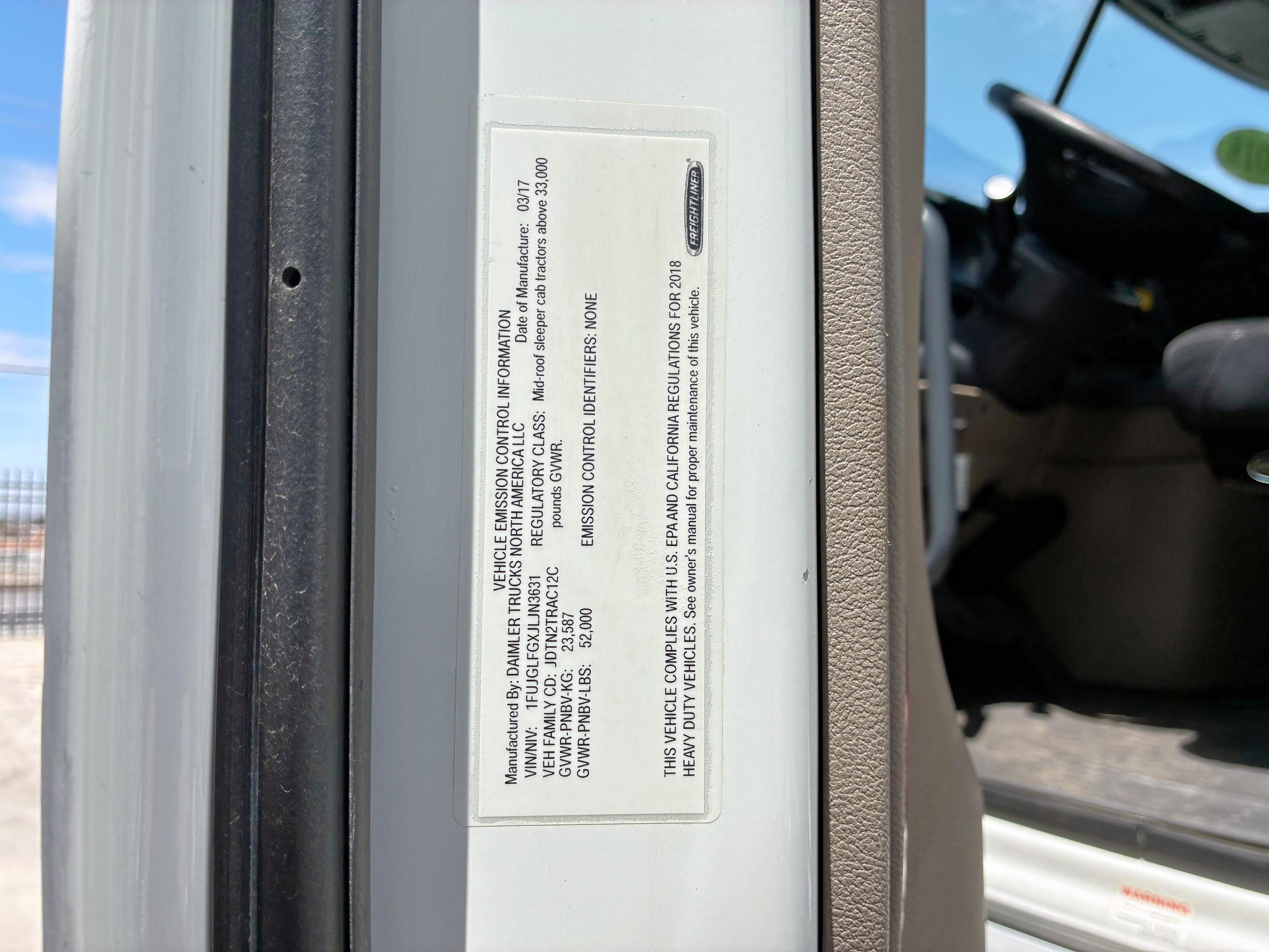 1FUJGLFGXJLJN3631 - 2018 FREIGHTLINER CASCADIA 1 Beyaz fotoğraf 10