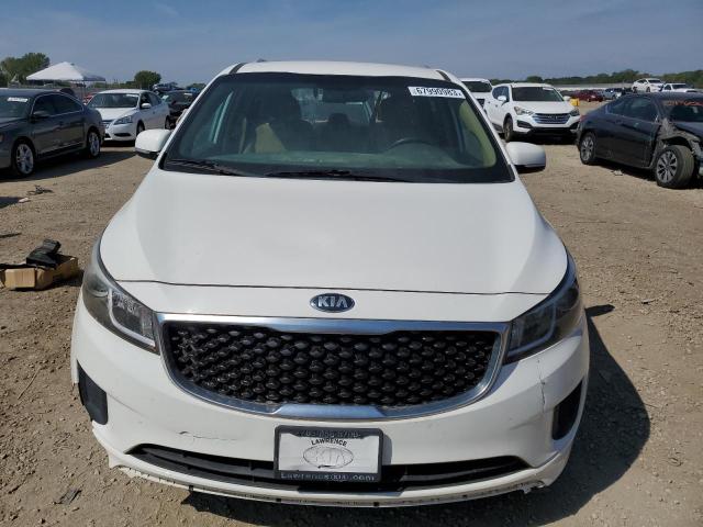 KNDMB5C13G6098686 - 2016 KIA SEDONA LX WHITE photo 5