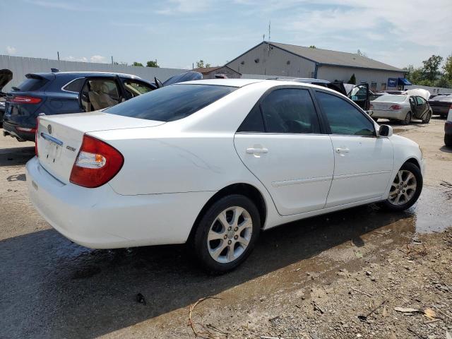 JTDBE32K440268467 - 2004 TOYOTA CAMRY LE WHITE photo 3
