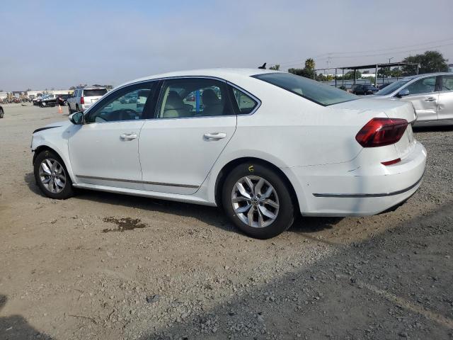 1VWAT7A36HC003571 - 2017 VOLKSWAGEN PASSAT S WHITE photo 2