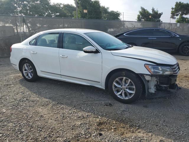 1VWAT7A36HC003571 - 2017 VOLKSWAGEN PASSAT S WHITE photo 4