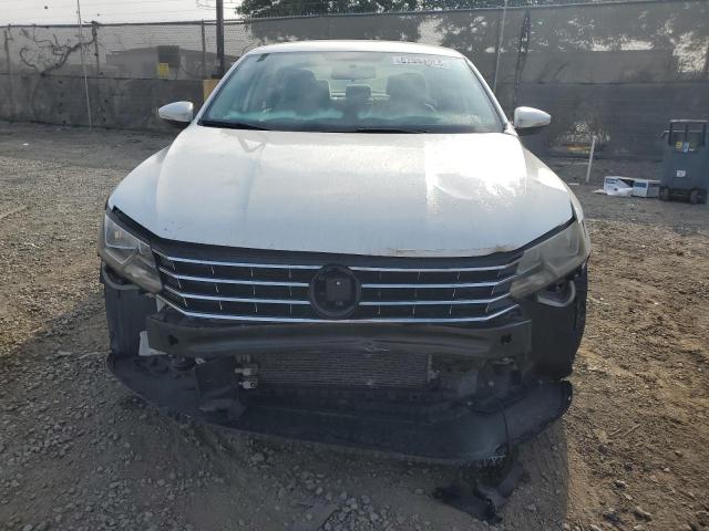 1VWAT7A36HC003571 - 2017 VOLKSWAGEN PASSAT S WHITE photo 5