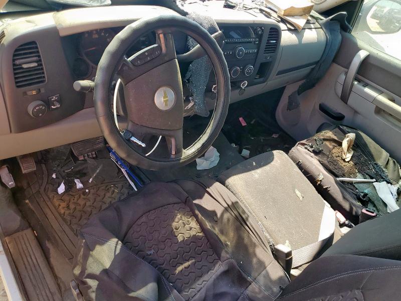 1GCRCPEAXBZ140578 - 2011 CHEVROLET SILVERADO C1500 WHITE photo 8