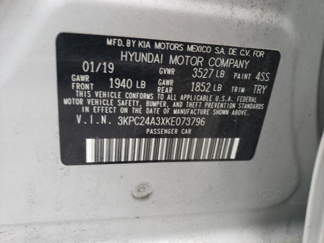 3KPC24A3XKE073796 - 2019 HYUNDAI ACCENT SE SILVER photo 12