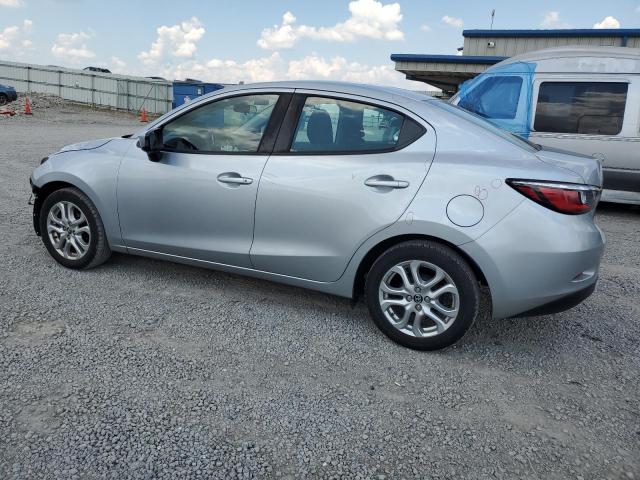 3MYDLBYV3JY300886 - 2018 TOYOTA YARIS IA SILVER photo 2