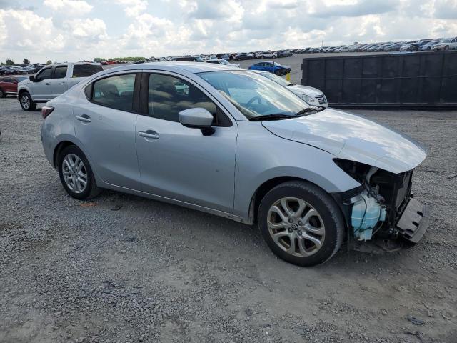 3MYDLBYV3JY300886 - 2018 TOYOTA YARIS IA SILVER photo 4