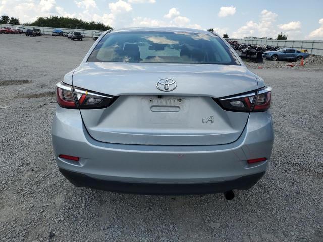 3MYDLBYV3JY300886 - 2018 TOYOTA YARIS IA SILVER photo 6