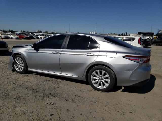 4T1B11HK9JU133671 - 2018 TOYOTA CAMRY L 银色 照片 2