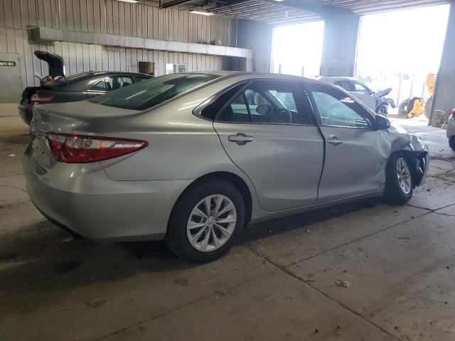 4T4BF1FK9FR477003 - 2015 TOYOTA CAMRY LE SILVER photo 3