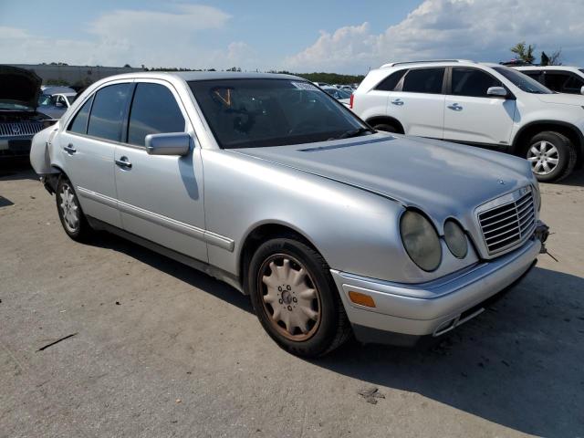 WDBJF55F4VJ031944 - 1997 MERCEDES-BENZ E 320 SILVER photo 4