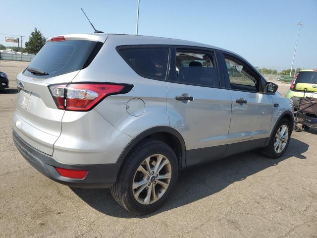 1FMCU0F7XJUC43570 - 2018 FORD ESCAPE S 银色 照片 3