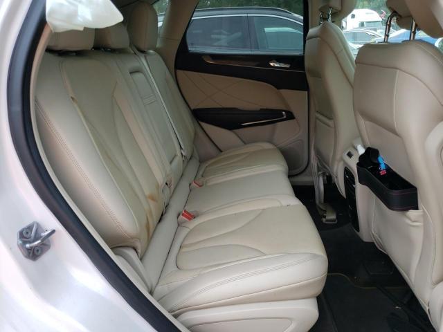 5LMTJ3DHXHUL11119 - 2017 LINCOLN MKC RESERVE WHITE photo 11