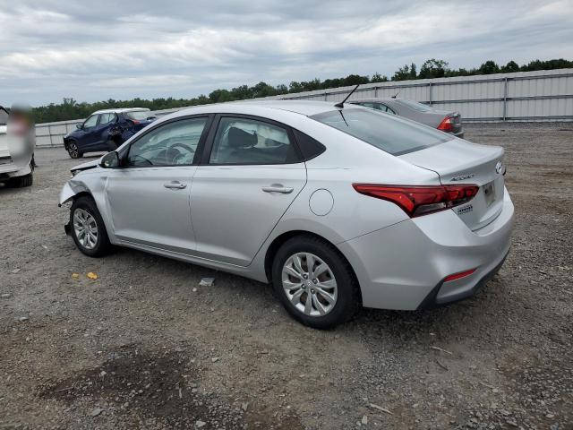 3KPC24A32JE025580 - 2018 HYUNDAI ACCENT SE Gümüş foto 2