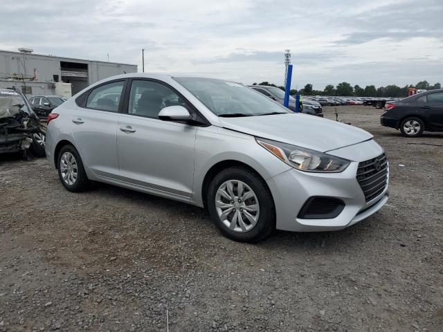 3KPC24A32JE025580 - 2018 HYUNDAI ACCENT SE Gümüş foto 4