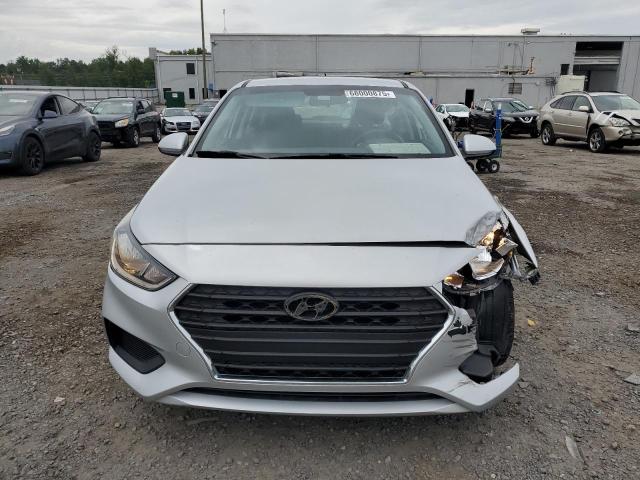 3KPC24A32JE025580 - 2018 HYUNDAI ACCENT SE Gümüş foto 5