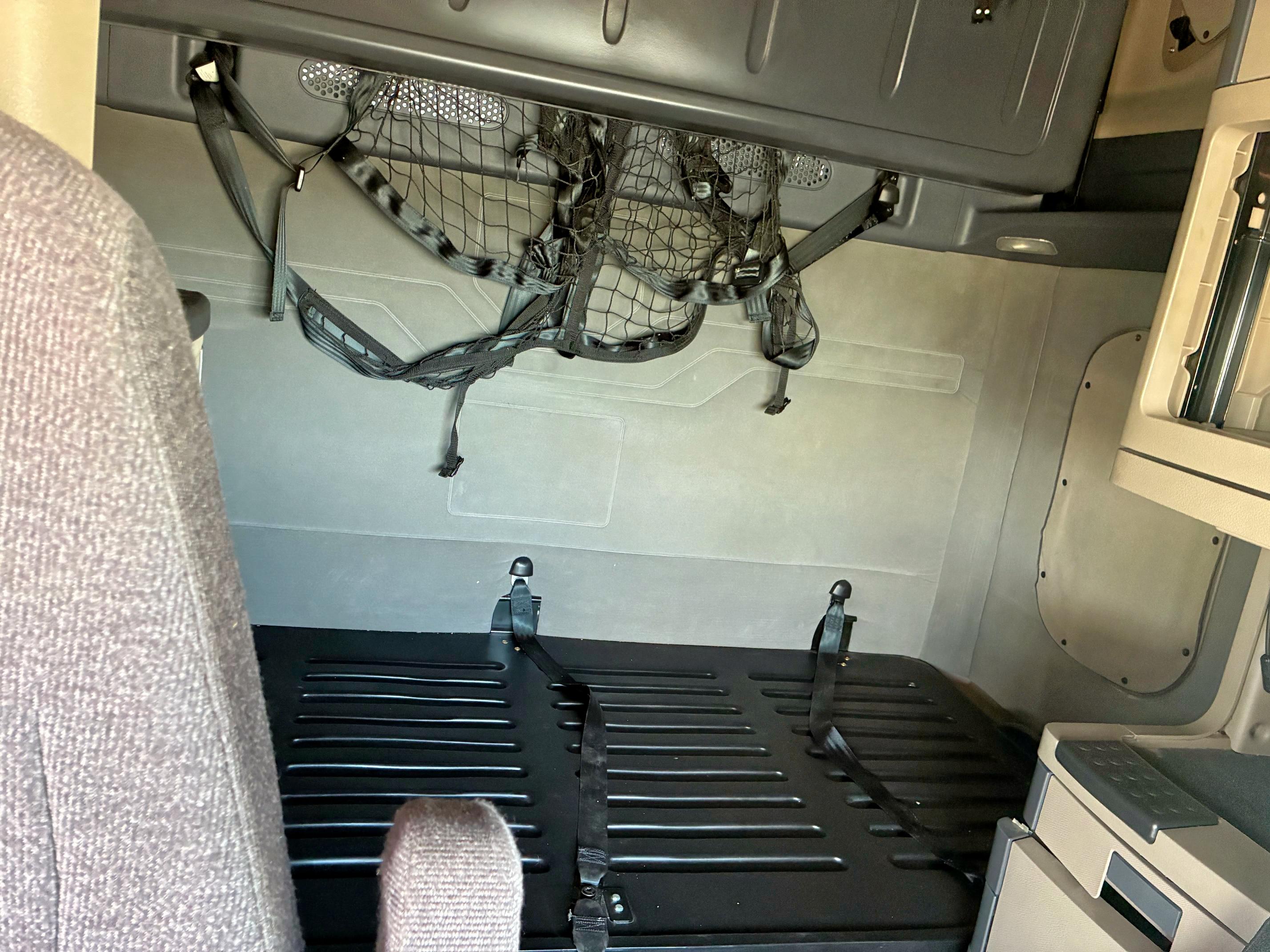 3AKJGLFG1JSKC7177 - 2018 FREIGHTLINER CASCADIA 1 WHITE photo 6