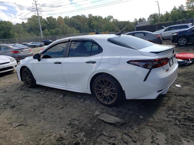 4T1G11AK4PU122165 - 2023 TOYOTA CAMRY SE NIGHT SHADE WHITE photo 2