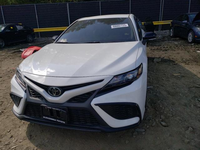4T1G11AK4PU122165 - 2023 TOYOTA CAMRY SE NIGHT SHADE WHITE photo 5