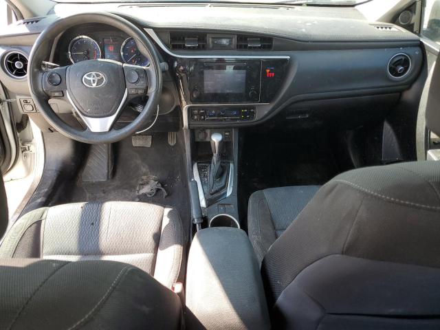 5YFBURHE7JP805230 - 2018 TOYOTA COROLLA L 白色 照片 8