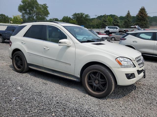 4JGBB8GB8BA660661 - 2011 MERCEDES-BENZ ML 350 4MATIC WHITE photo 4