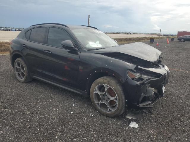 ZASFAKPN8J7B79599 - 2018 ALFA ROMEO STELVIO SPORT BLACK photo 4