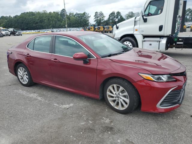 4T1C11AK8NU675431 - 2022 TOYOTA CAMRY LE BURGUNDY photo 4