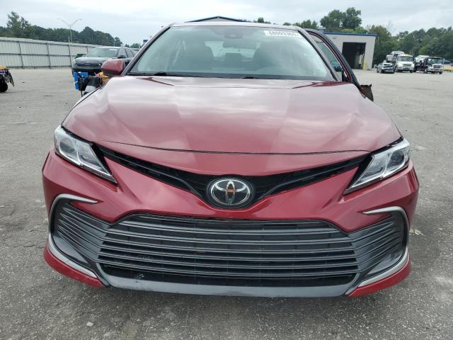 4T1C11AK8NU675431 - 2022 TOYOTA CAMRY LE BURGUNDY photo 5